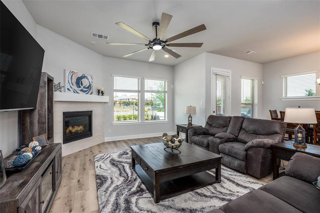 1820 Welker Drive, Van Alstyne, TX 75495