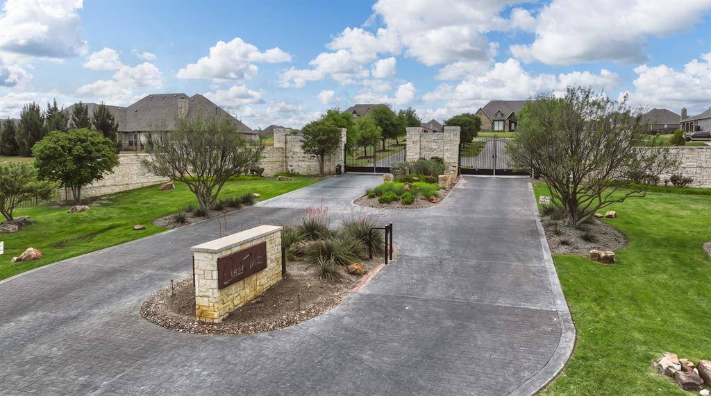 108 Bearclaw Circle, Aledo, TX 76008