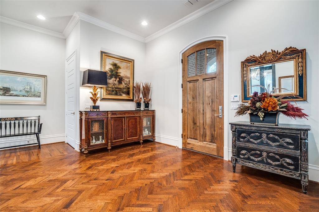 32 Fawn Wood Drive, Dallas, TX 75248