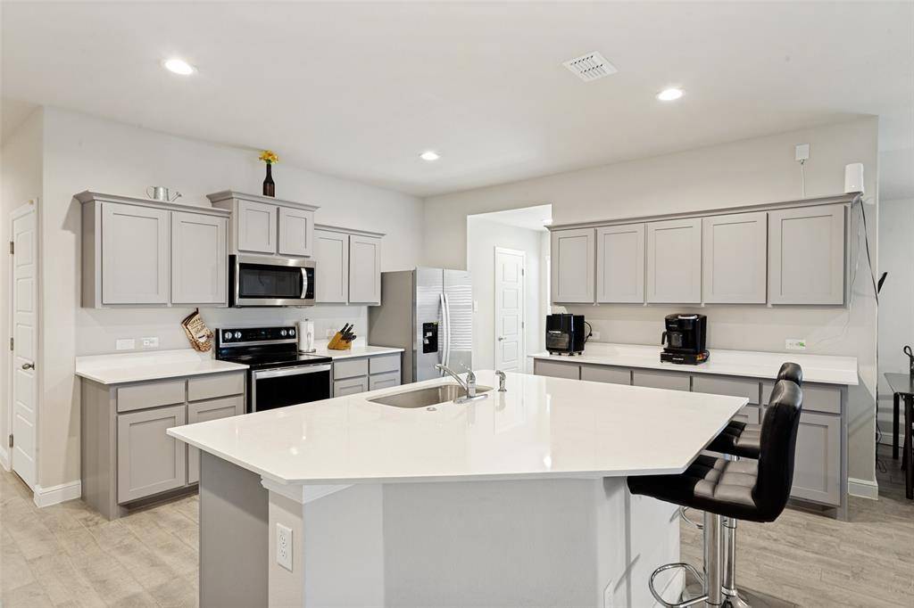 737 Trinity Park Trail, Alvarado, TX 76009