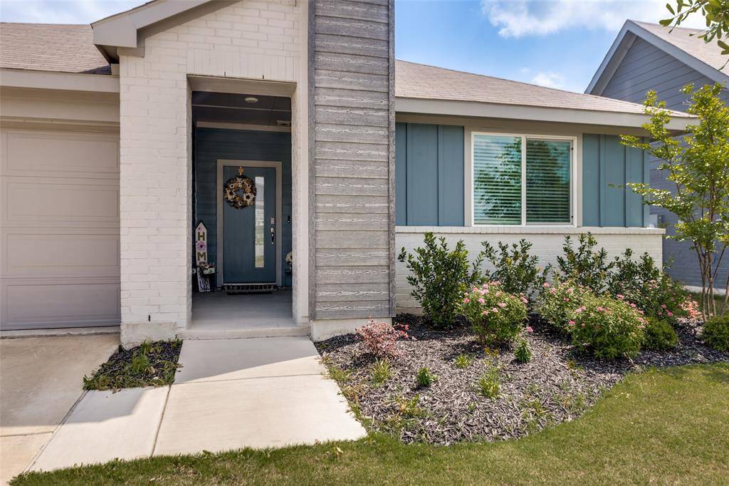 737 Trinity Park Trail, Alvarado, TX 76009