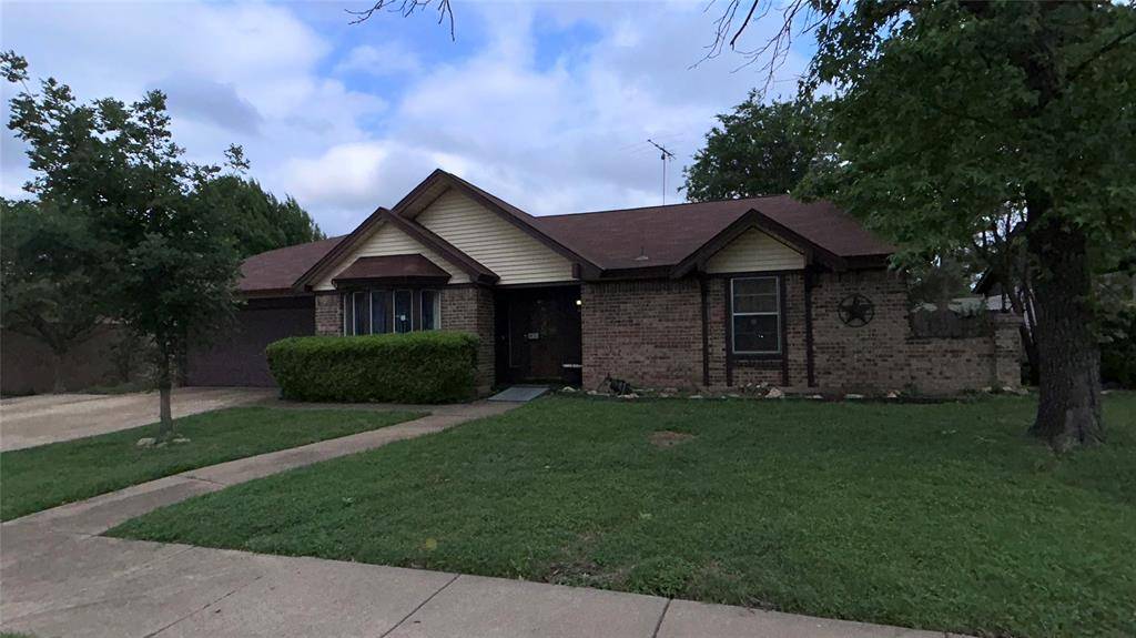 6325 Lavano Drive, Edgecliff Village, TX 76134