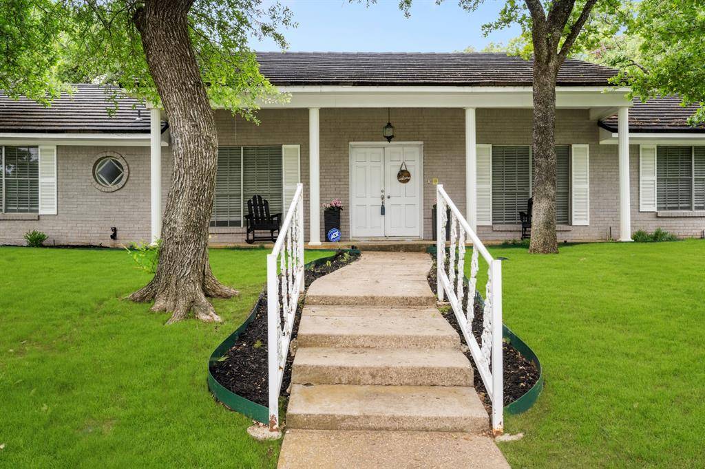 1804 W Cedar Elm Drive, Arlington, TX 76012