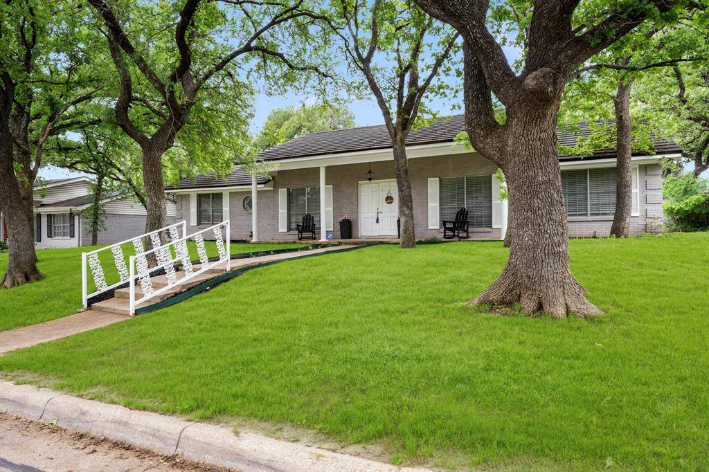 1804 W Cedar Elm Drive, Arlington, TX 76012