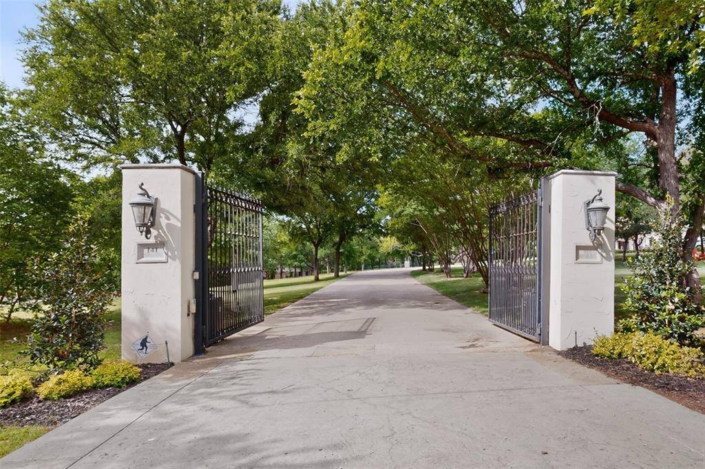 141 Cherokee Boulevard, Pottsboro, TX 75076