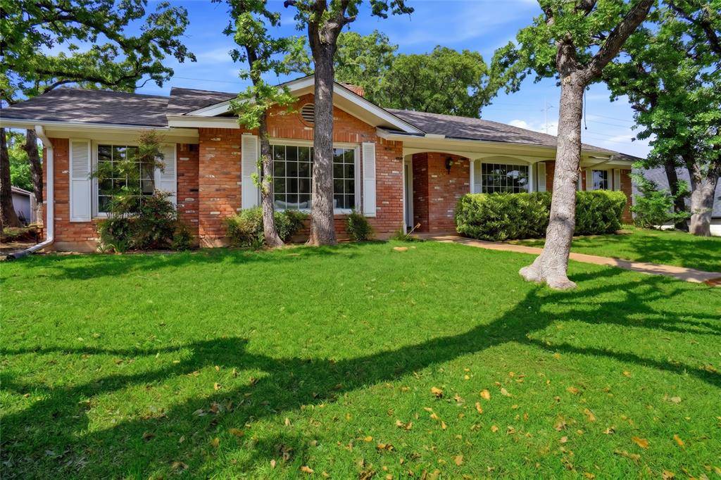 2907 Lakeshore Court, Arlington, TX 76013