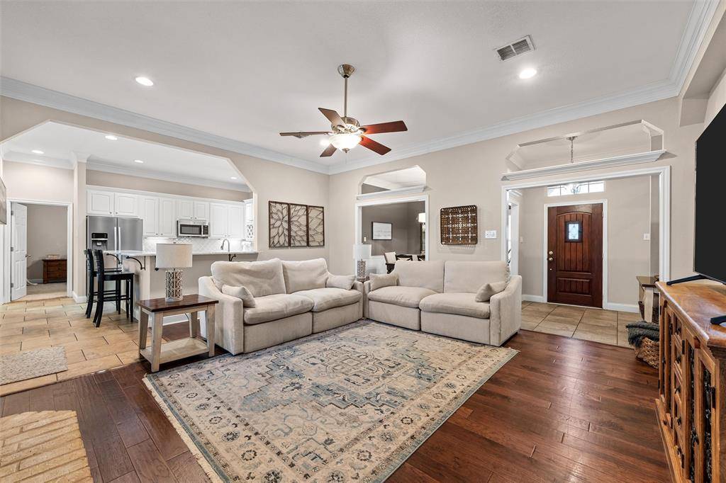 1217 Laurel Park, Robinson, TX 76706