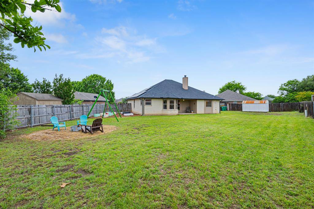 101 Saint James Court, Rhome, TX 76078