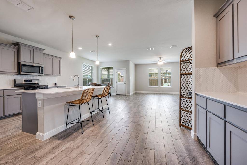 5267 Mountain View Drive, Krum, TX 76249