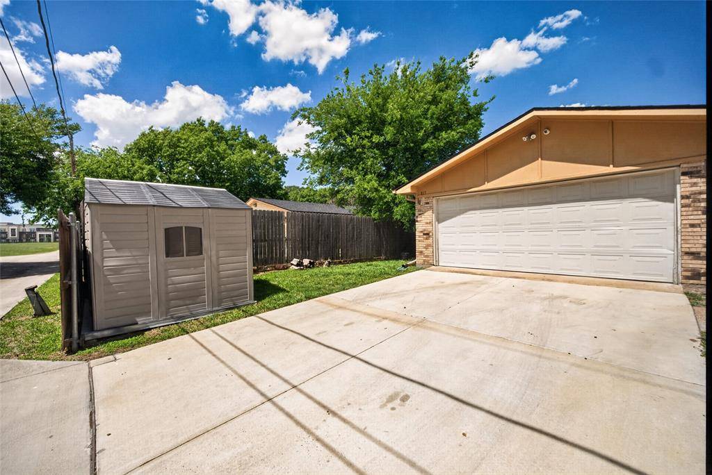 817 Oakland Street, Grand Prairie, TX 75052