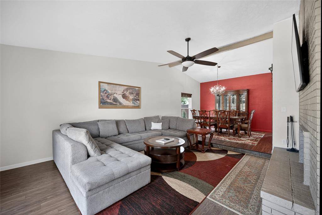 817 Oakland Street, Grand Prairie, TX 75052