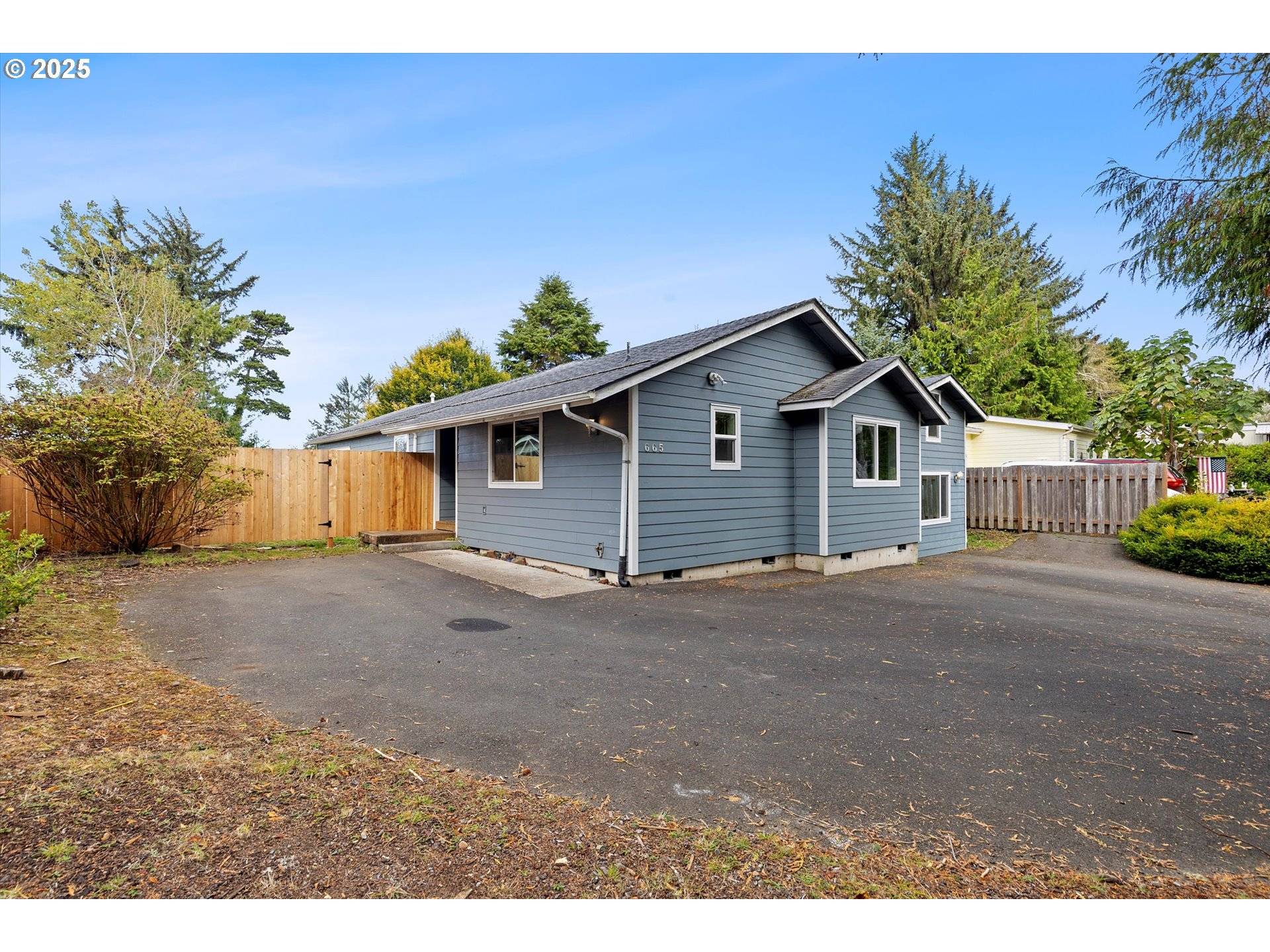 665 SE INDIAN TRAIL AVE, Depoe Bay, OR 97341