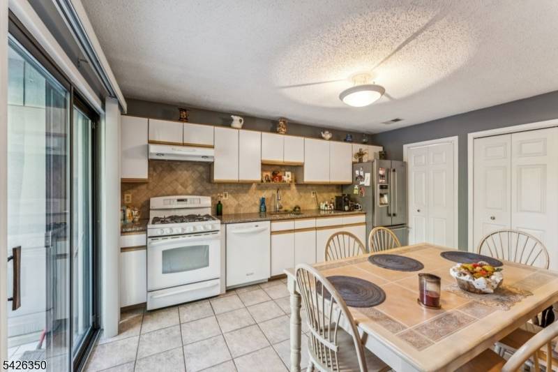 75 Linda Ln, Edison Twp., NJ 08820