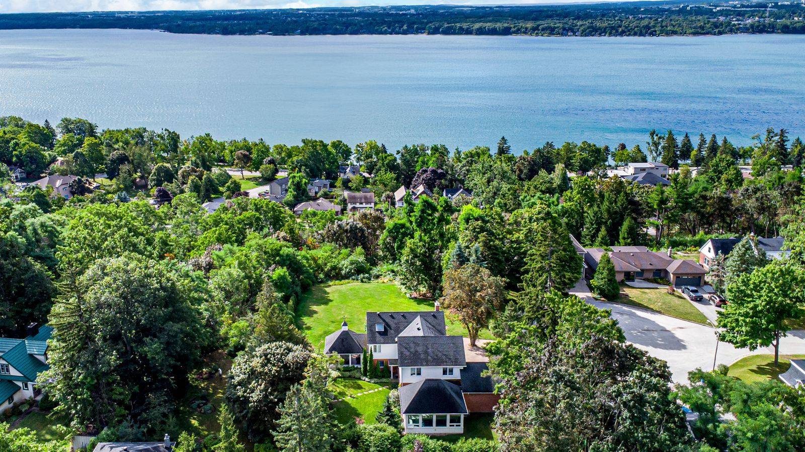 150 Collingwood ST, Barrie, ON L4M 5M3