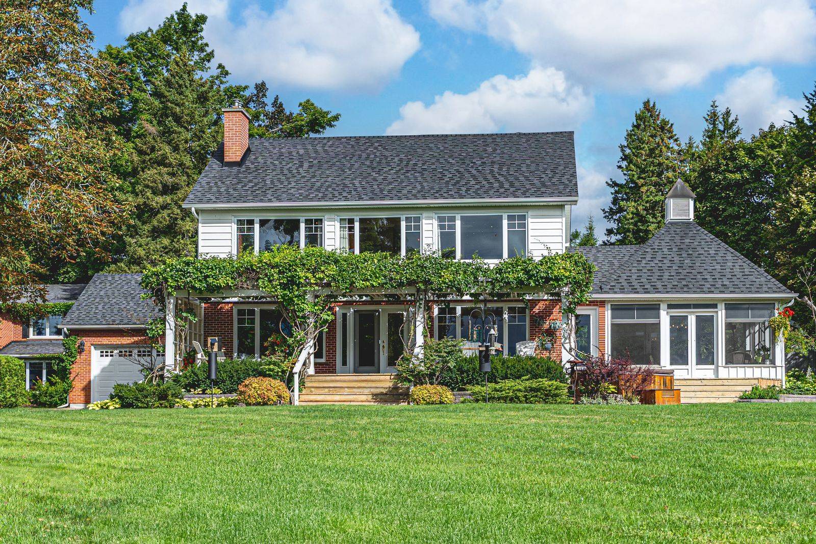 150 Collingwood ST, Barrie, ON L4M 5M3