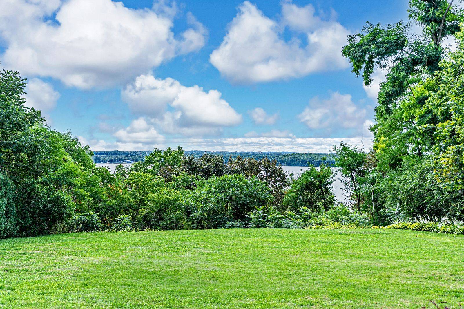 150 Collingwood ST, Barrie, ON L4M 5M3