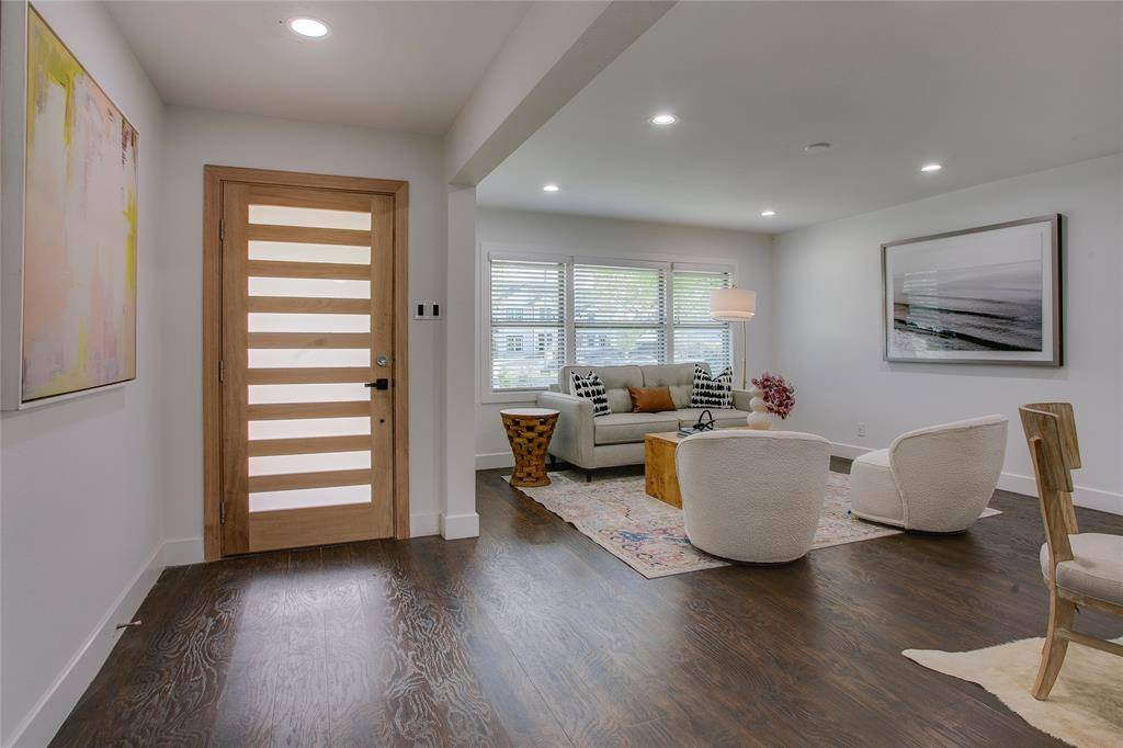 6207 Royal Lane, Dallas, TX 75230