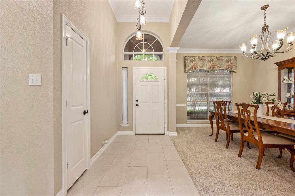 2806 Northwood Street, Grapevine, TX 76051