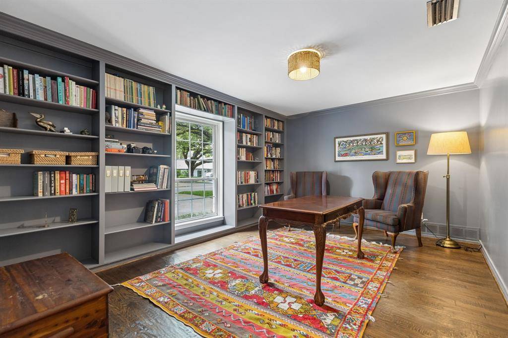 3827 N Versailles Avenue, Dallas, TX 75209