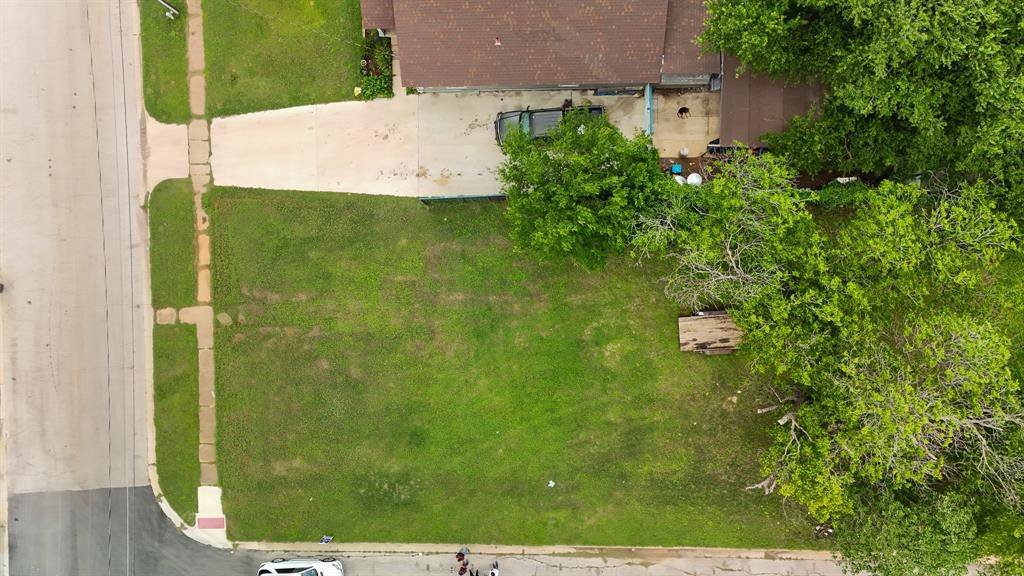 690 Baurline Street, Fort Worth, TX 76111