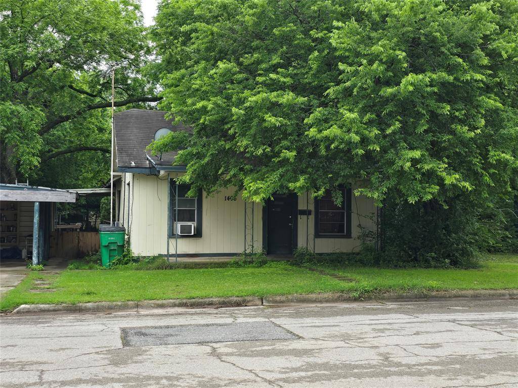 1406 E Garnett Street, Gainesville, TX 76240