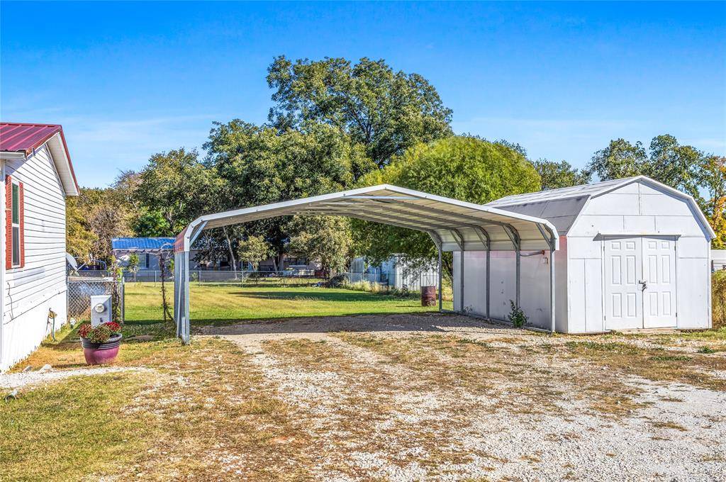 112 Pine Ridge Circle, Southmayd, TX 75092