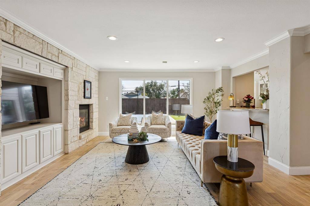 7040 Oakbluff Drive, Dallas, TX 75254