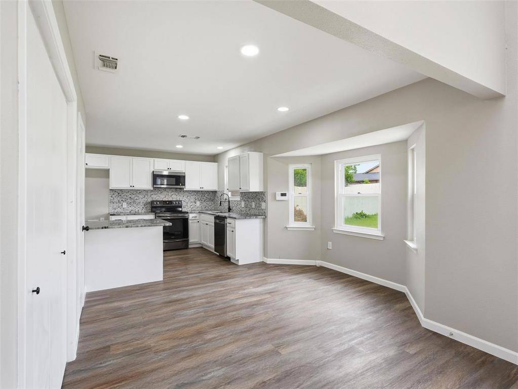 7321 Fredricksburg Drive, Forest Hill, TX 76140