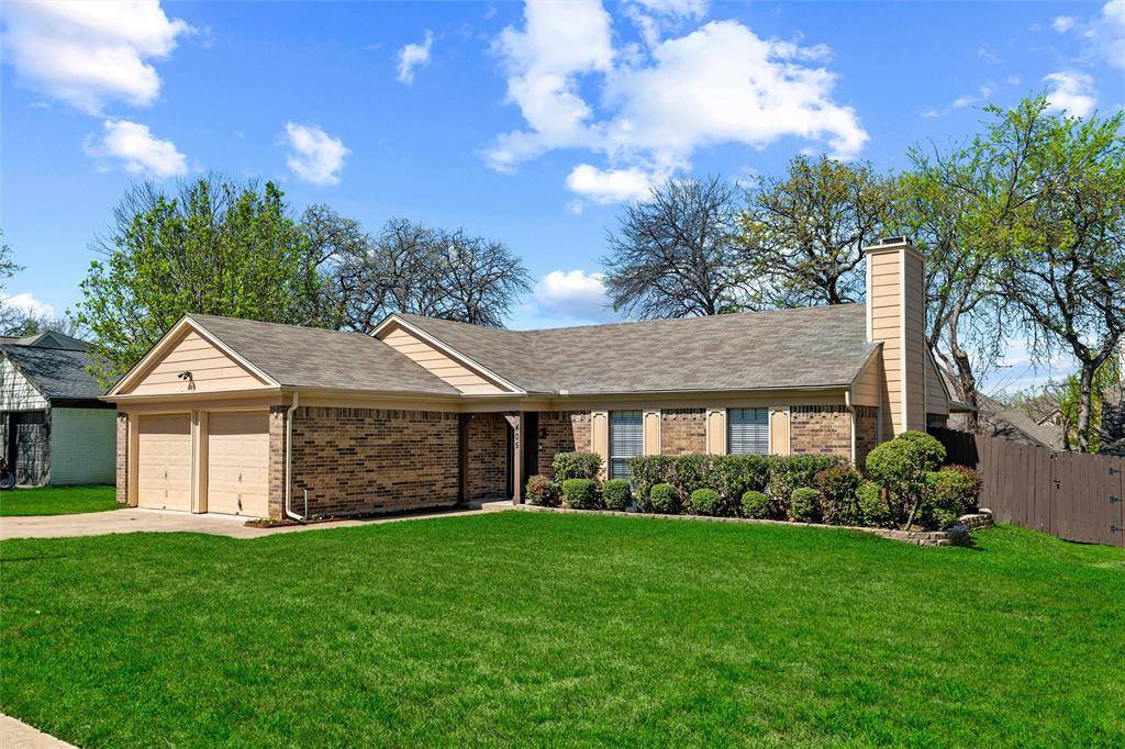 405 Thorn Wood Drive, Euless, TX 76039