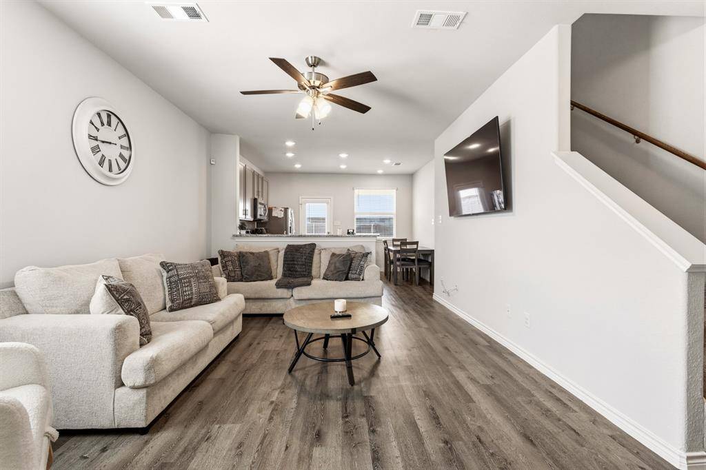 1329 Wentwood Drive, Desoto, TX 75115