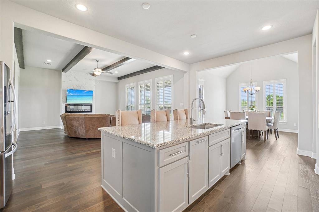 8230 Palmer Lane, Waxahachie, TX 75167