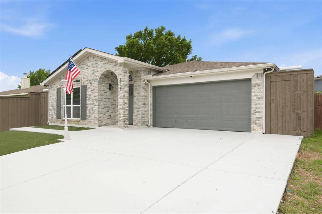 8105 Spruce Valley Drive, Fort Worth, TX 76137