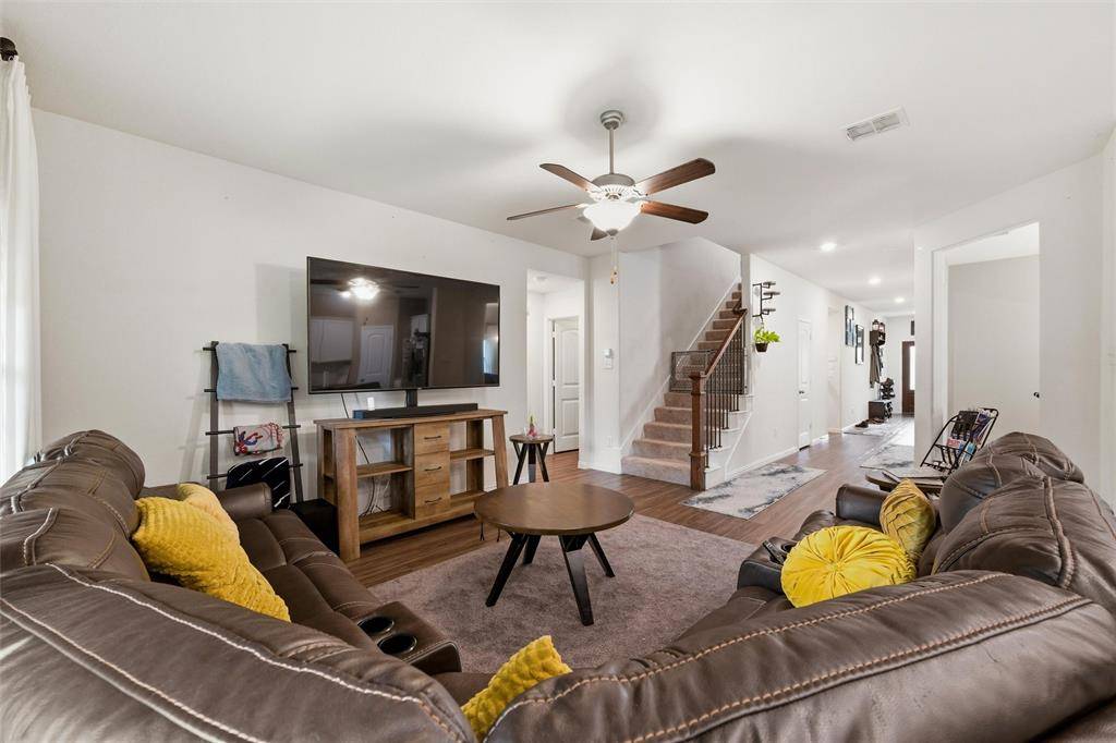 9201 Acre Meadows Lane, Arlington, TX 76002