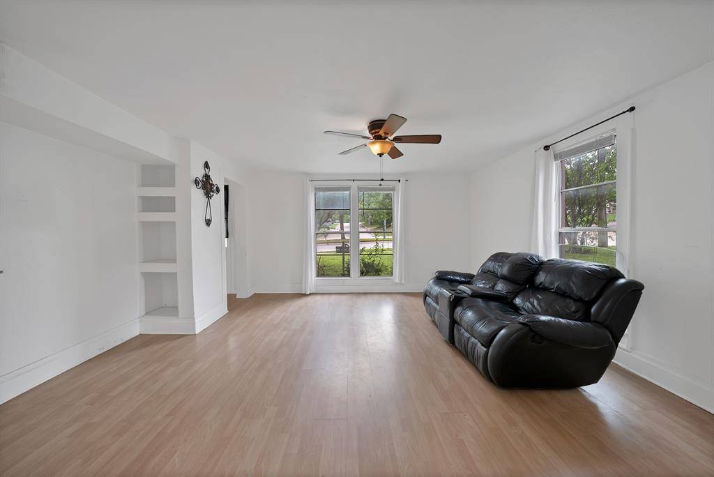 406 W Broad Street, Mansfield, TX 76063