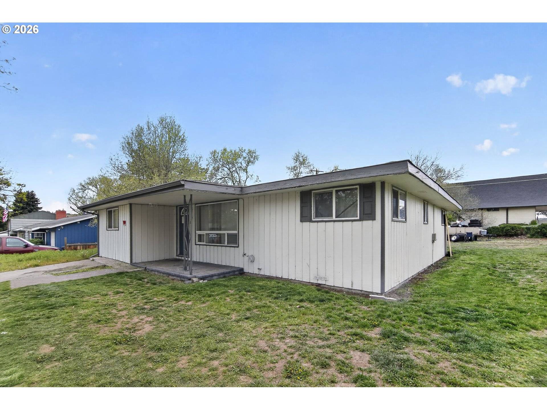 376 NE CHESTNUT ST, Madras, OR 97741