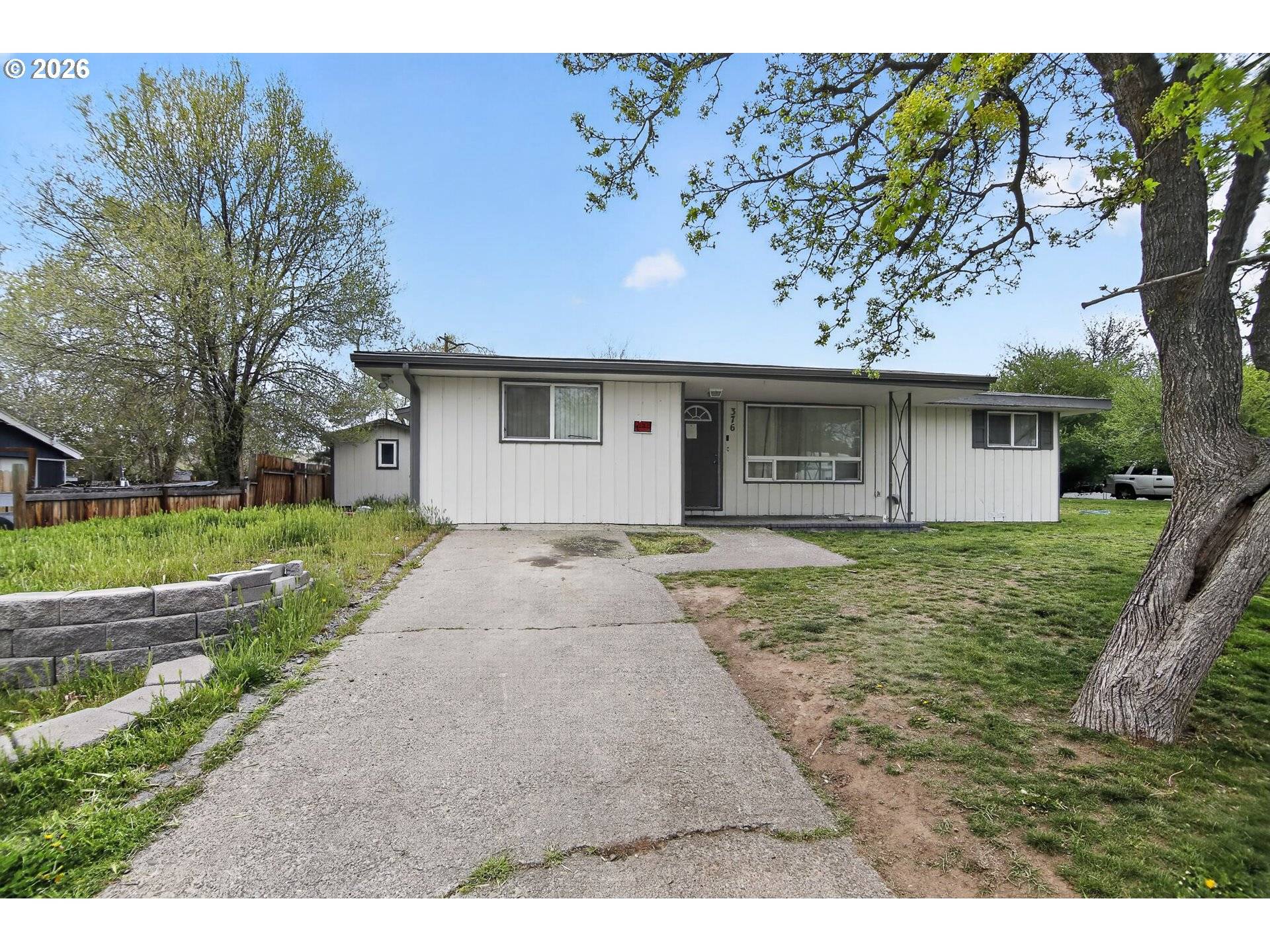 376 NE CHESTNUT ST, Madras, OR 97741