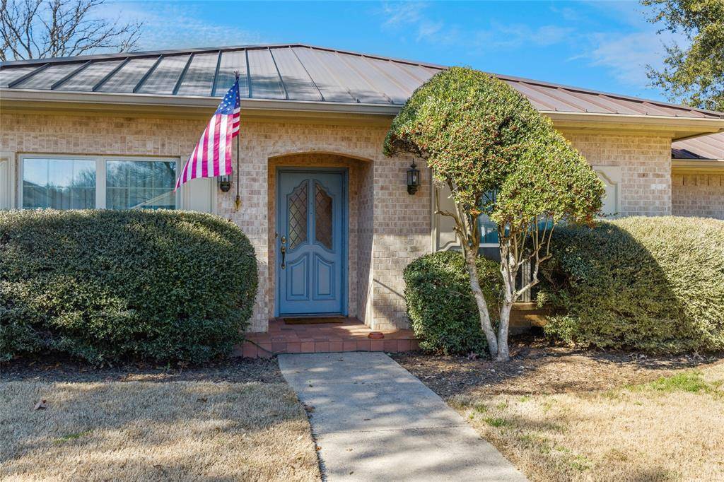 4212 Lake Vista Drive, Benbrook, TX 76132