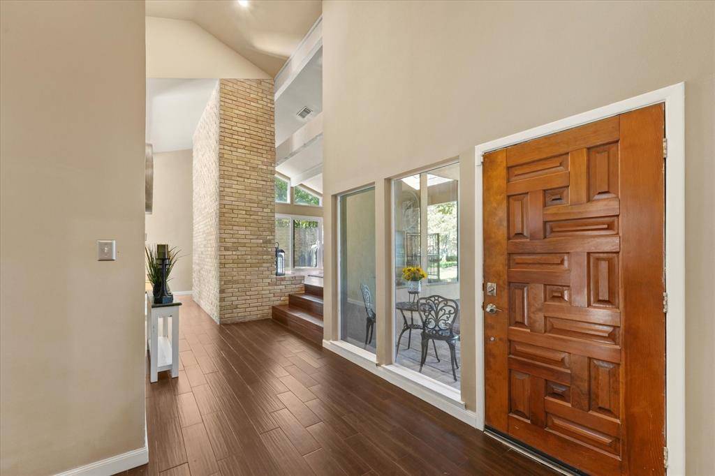 2304 Oak Forest Court, Arlington, TX 76012