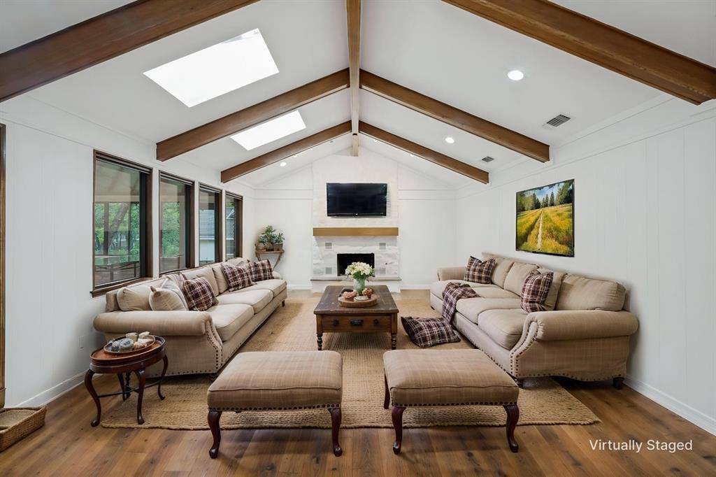 1607 N Main Street, Euless, TX 76039