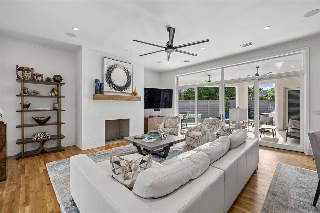 11123 W Ricks Circle, Dallas, TX 75230