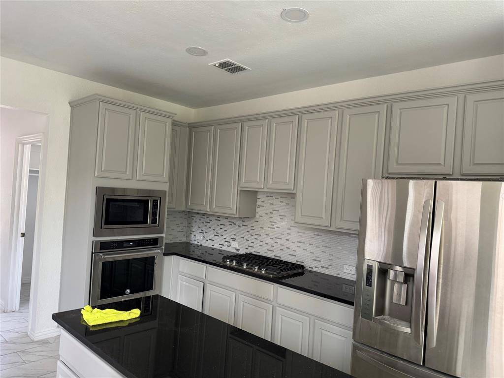 2105 Woodview Drive, Flower Mound, TX 75028