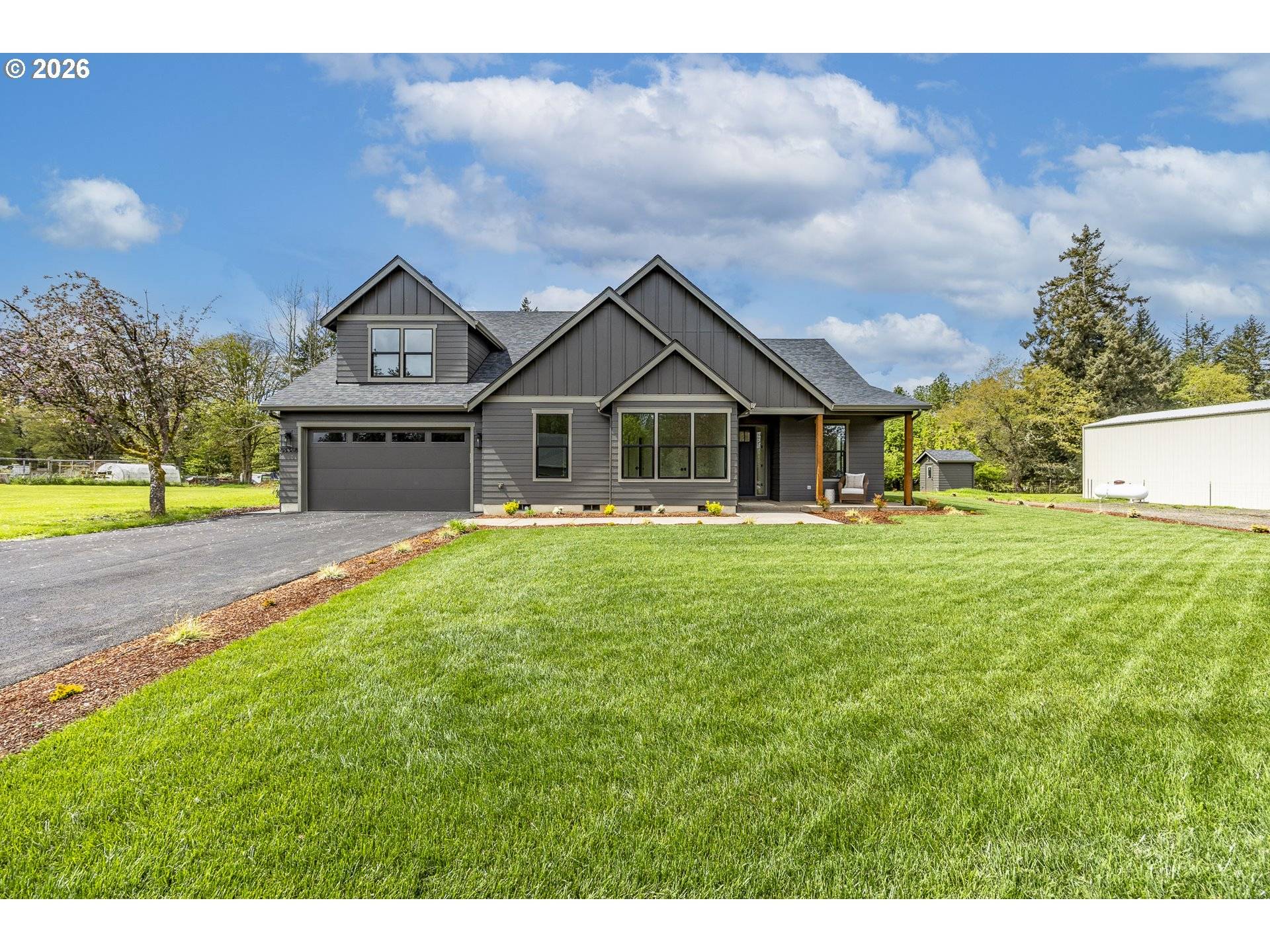 88368 JESSIE JAMES LN, Veneta, OR 97487