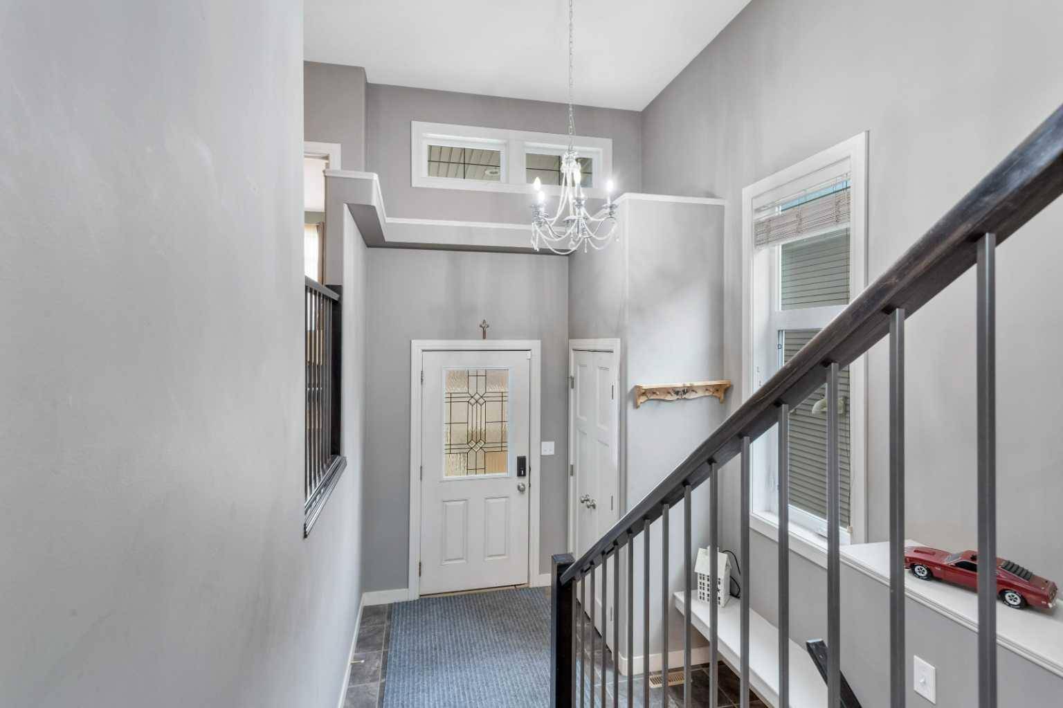 360 Kingston DR, Red Deer, AB T4P 0H2