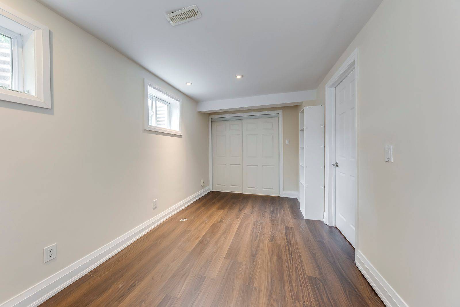 4351 Dublin CRES, Burlington, ON L7L 2S4