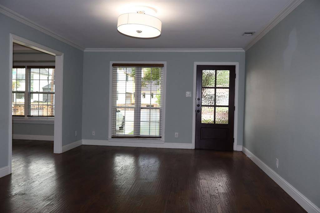 4902 W Mockingbird Lane, Dallas, TX 75209