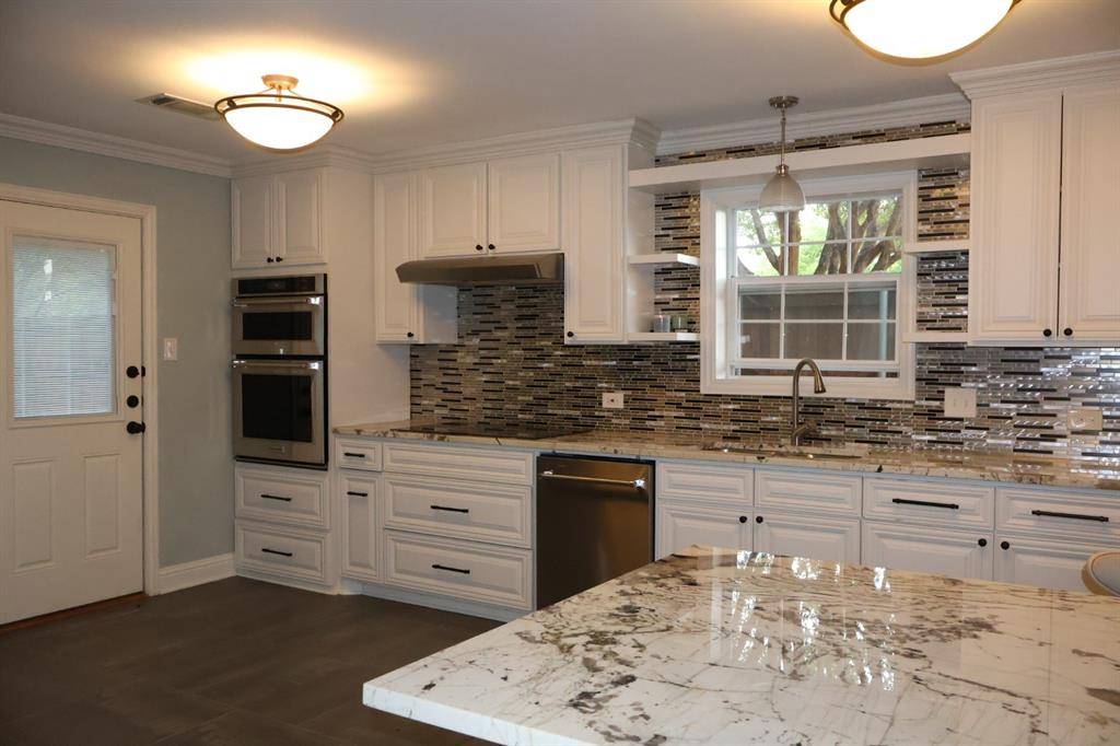 4902 W Mockingbird Lane, Dallas, TX 75209