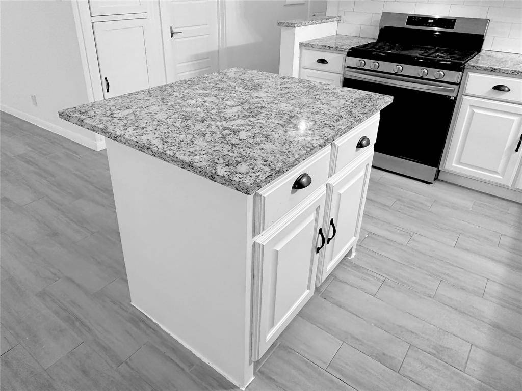 706 Carter Drive, Arlington, TX 76010