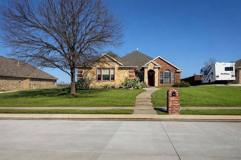420 Woodlawn Street, Krum, TX 76249