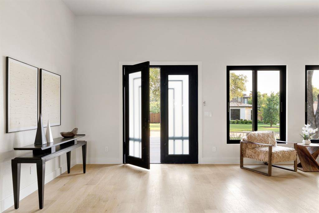 5525 Charlestown Drive, Dallas, TX 75230