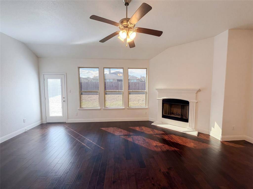 3717 Dutch Iris Lane, Forest Hill, TX 76140